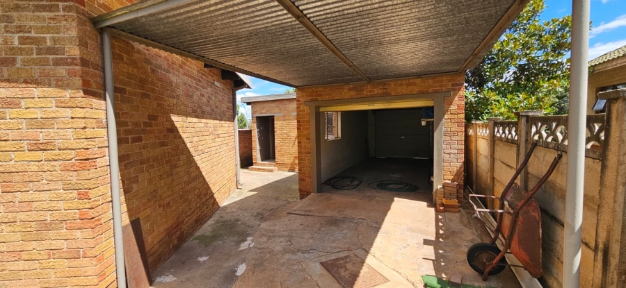 4 Bedroom Property for Sale in Uitsig Free State